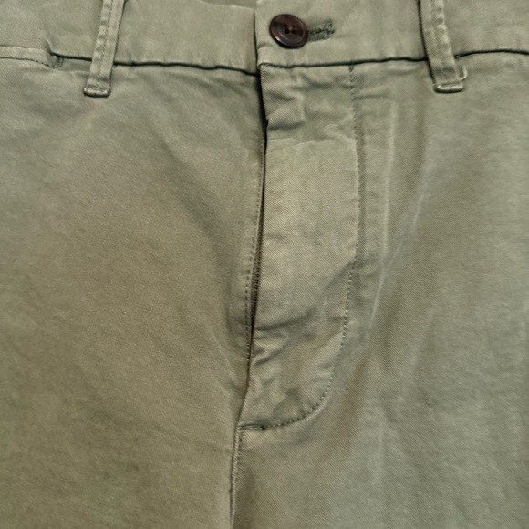 NWOT GAP Womens Dusty Green Sz: 32 - 8” Chino Stretch Shorts. Slash Pockets. - Picture 12 of 12